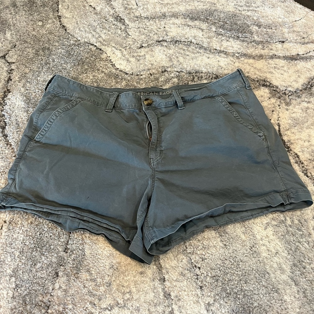 American Eagle Outfitters Gray Women Midi Shorts